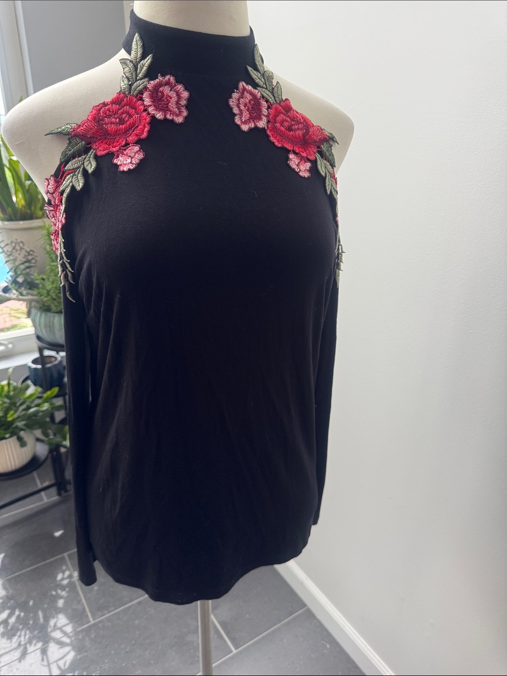 VENUS Black Long-Sleeve cold Shoulder Top with Red Rose Appliqué